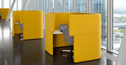 The private/collaborative office furniture range by Bene