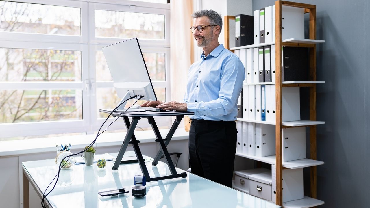 The 12 Best Standing Desks for the Hybrid Workplace