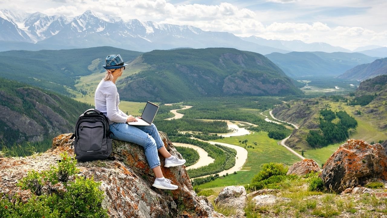 Digital Nomadism Is On Fire, But the Reality Isn't Matching The Hype - Here's Why