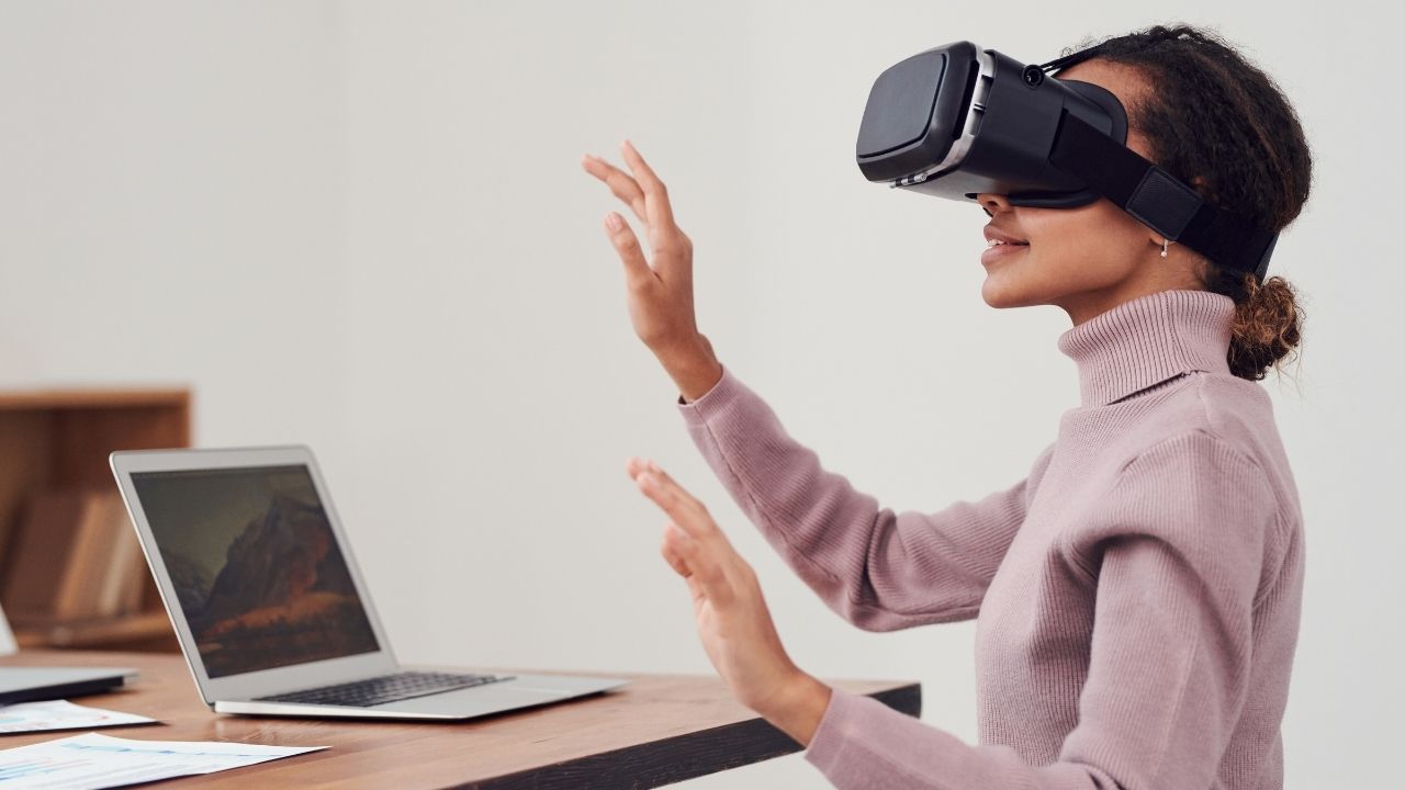 The Role Of VR In The Hybrid Workplace