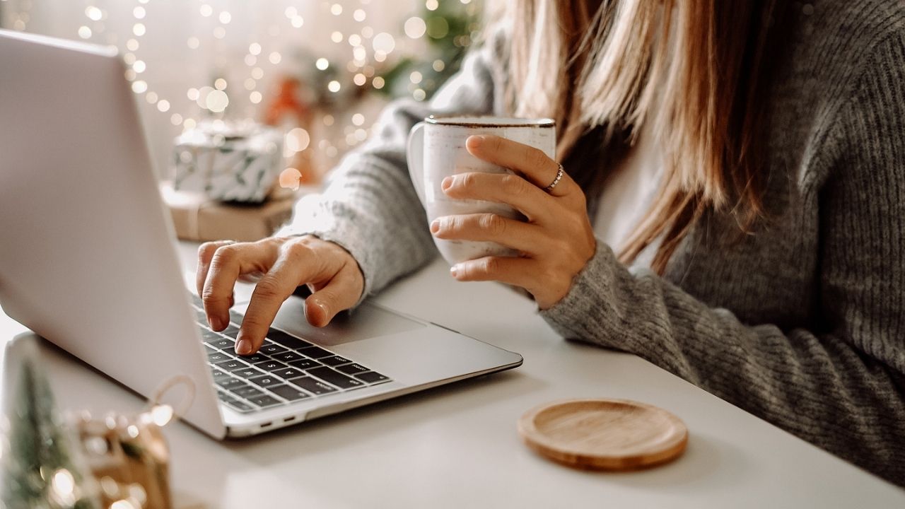 3 Effective Strategies To Encourage Workers To Unplug From Work During The Holidays