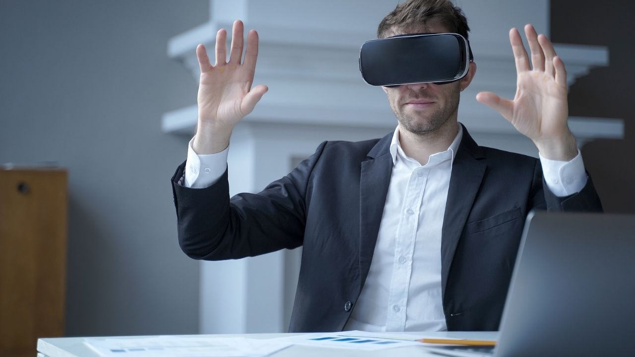 How Can Virtual Reality Be Used To Conduct Anti-bias Training For Workers