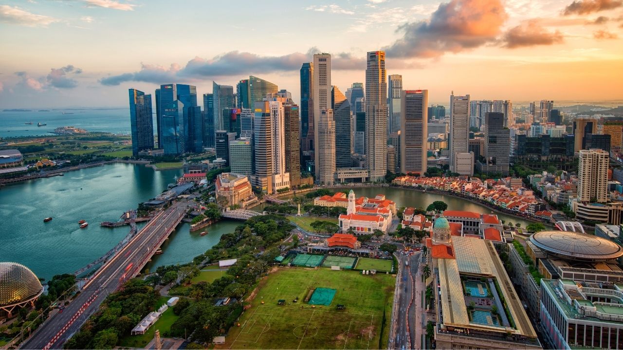 Singapore Preps For Omicron Spike While Loosening Workplace Restrictions
