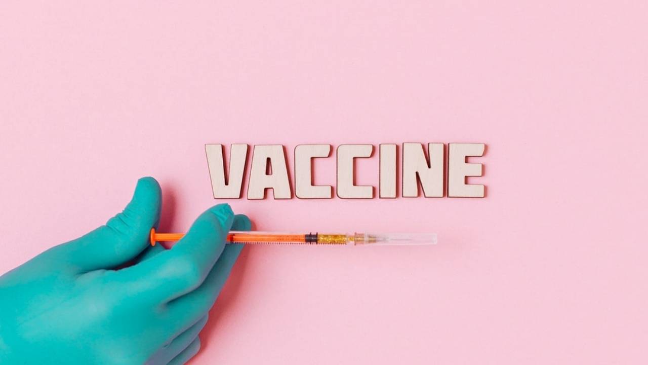 Carhartt’s Vaccine Mandate Highlights Challenges Companies Will Face In 2022