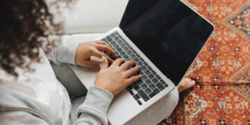 Upwork New Initiative Connects Displaced Ukrainians With Remote Jobs