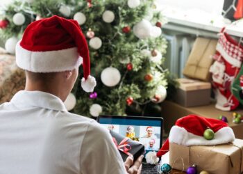 How to Throw A Virtual Holiday Party Employees Will Want to Attend