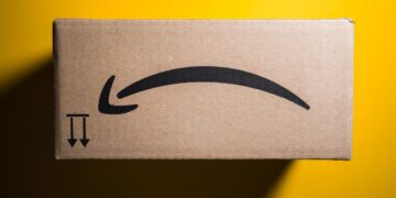 Amazon To Close Three Warehouses In The UK