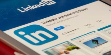 Former Goldman Sachs Employees Are Turning To LinkedIn For New Opportunities