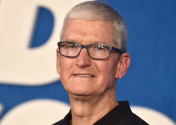 Tim Cook Will Take A 40% Pay Cut In 2023 At The Guidance Of Apple Investors