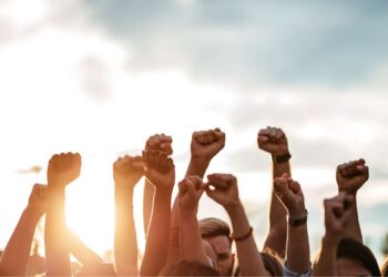 Strategic Labor Strikes Pay Off in Tentative Agreement for GM and UAW