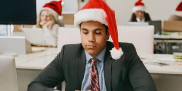 4 (Not Grinchy) Strategies To Beat The Holiday Productivity Slump