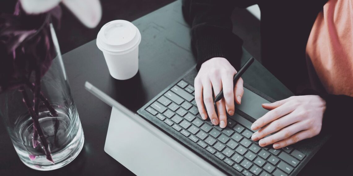 U.S. CEOs Seeing Benefits Of Hybrid Work, Giving Up On Full RTO