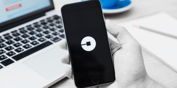 Massachusetts Drivers Secure $32.50 Min. Wage, Benefits In Uber, Lyft Lawsuit Settlement