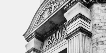 Banks Pivot Strategies on CRE Loans, Bracing For Worst-case Scenarios