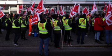 German Unions Demand 8% Pay Rise For 2.5 Million Public Sector Workers