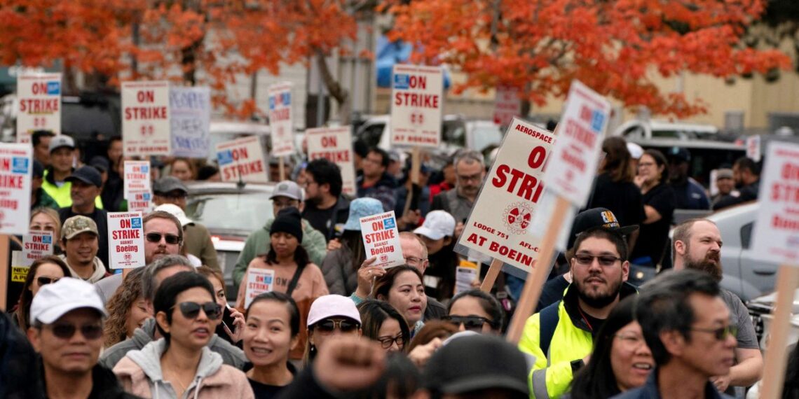 Boeing Plans 10% Workforce Cuts After Strike Ends