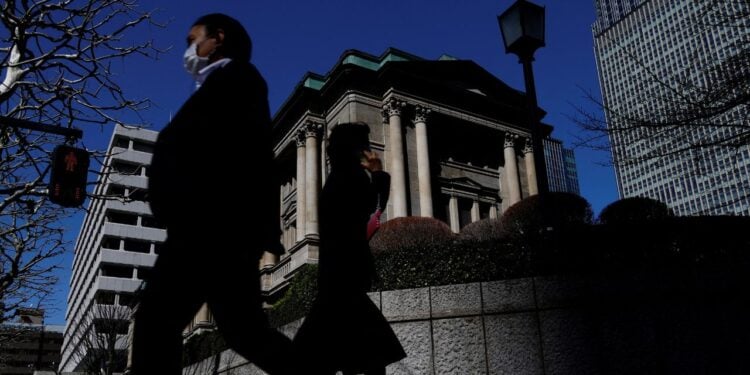 Japan's Base Salary Hits 32-Year High