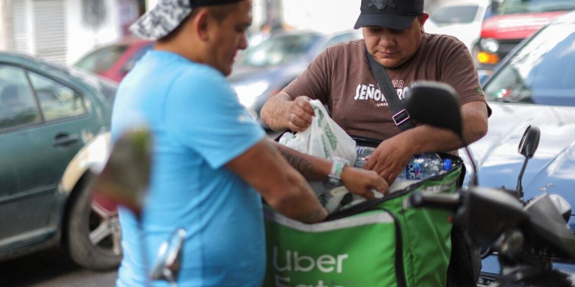 Mexico Passes Law to Guarantee Benefits For Delivery Drivers, App Workers