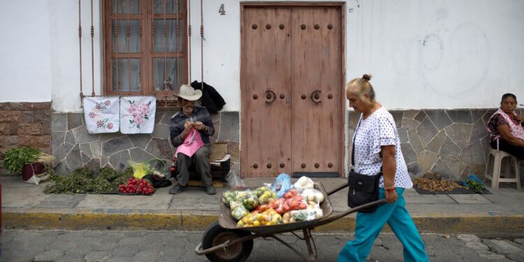 Mexico Raises Minimum Wage By 12% To Help Workers