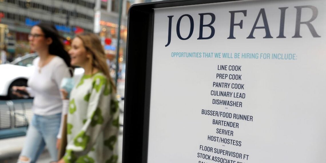 New U.S. Unemployment Claims Fall to Eight-Month Low