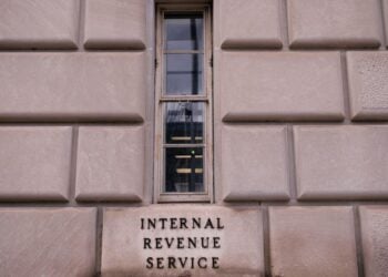 IRS Fires 6,000 Workers During Peak Tax Season Under Trump’s Direction