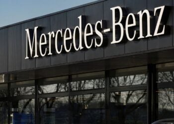 Mercedes-Benz To Slash 25% Of Office-based Job Costs In China