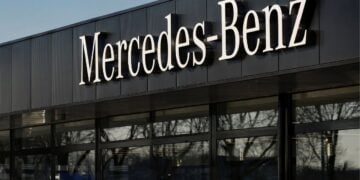 Mercedes-Benz To Slash 25% Of Office-based Job Costs In China