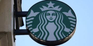 Starbucks Slashes 1,100 Corporate Jobs to Boost Efficiency