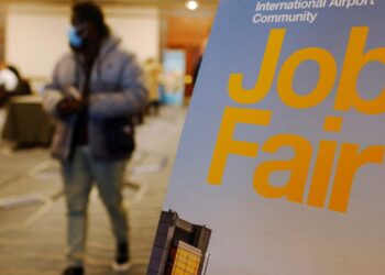 U.S. Job Opportunities Dwindle