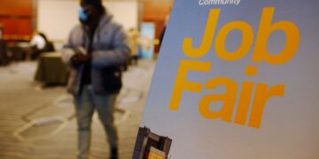 U.S. Job Opportunities Dwindle