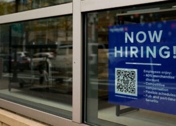 U.S. Private Payrolls Slow Dramatically Amid Economic Uncertainty