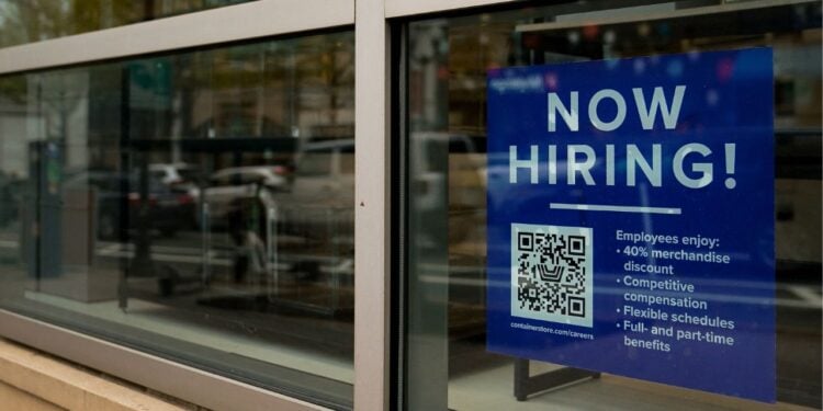 U.S. Private Payrolls Slow Dramatically Amid Economic Uncertainty