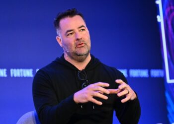 AI To Put Perfect Mentors At Junior Workers’ Fingertips In The Future Of Work, Expert Says