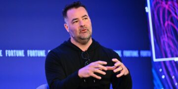 AI To Put Perfect Mentors At Junior Workers’ Fingertips In The Future Of Work, Expert Says