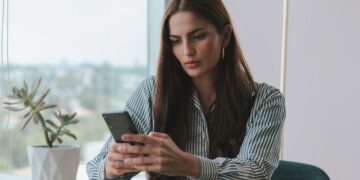 92% Of Employees Are Job Hunting During Work Hours