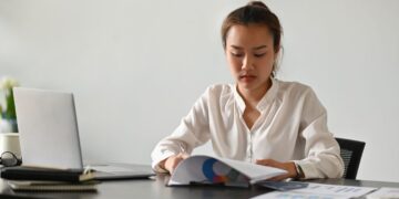 China’s Unemployed Youth Are Renting Fake Offices To Pretend They Have Jobs