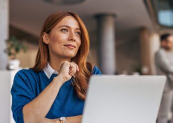 AI Cuts 80,000 Tech Roles, But Non-Tech Workers See $18K Pay Jump