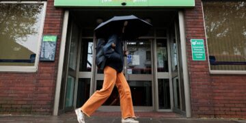 Britain’s Hiring Freeze Deepens As Worker Supply Surges To Post-Pandemic High