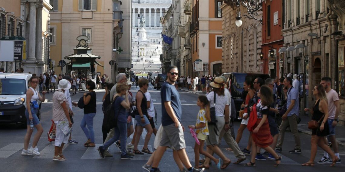 Italy's Workforce to Shrink 20% by 2050 Due to Aging and Low Births