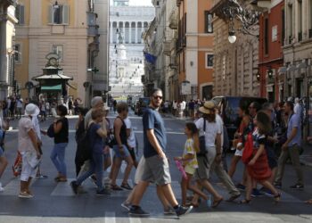 Italy's Workforce to Shrink 20% by 2050 Due to Aging and Low Births