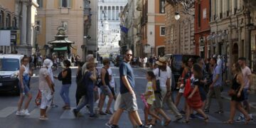 Italy's Workforce to Shrink 20% by 2050 Due to Aging and Low Births