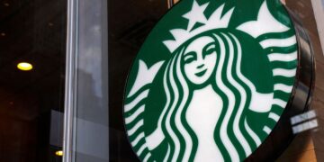 Starbucks CEO Escalates Return-to-Office Push, Orders 4 In-Office Days And Expands Relocation Requirements