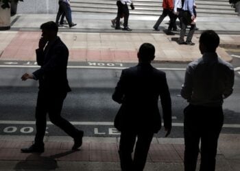 U.K. Pay Awards Rise To 3.4% As Minimum Wage Hike Lifts Lower Incomes