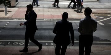 U.K. Pay Awards Rise To 3.4% As Minimum Wage Hike Lifts Lower Incomes