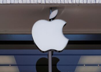 Apple, Trump To Announce Additional $100 Billion U.S. Manufacturing Investment