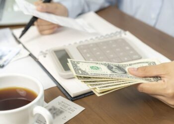 Bartenders And Baristas Beating White Collar Workers In Wage Growth As AI Guts Desk Jobs