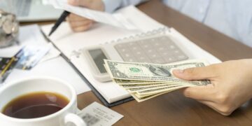 Bartenders And Baristas Beating White Collar Workers In Wage Growth As AI Guts Desk Jobs