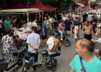 Chinese Factories Cut Wages and Hours to Survive U.S. Tariff Pressure