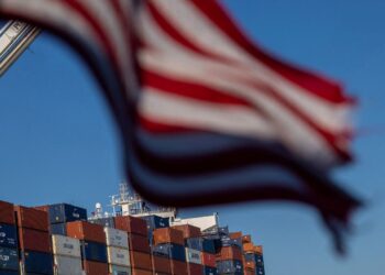 Consumer Confidence In Jobs Sinks To Four-Year Low, Overshadowing Business Investment Gains