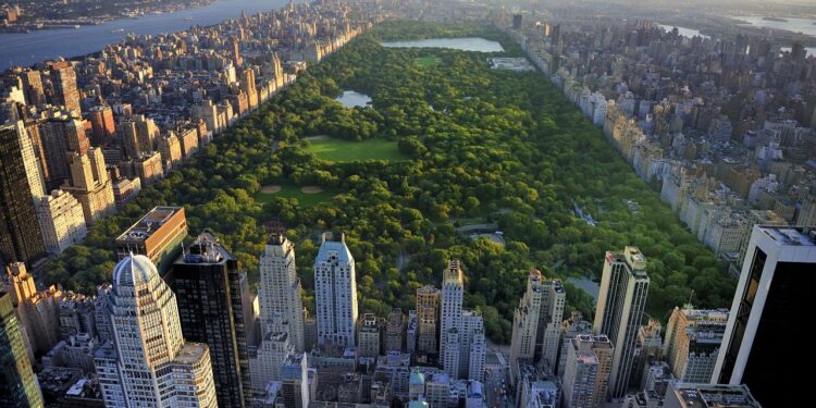 Manhattan's Flexible Office Market Declines For The First Time